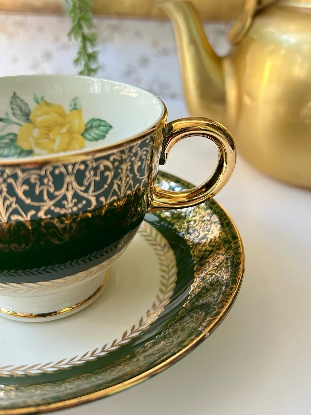 🌴 Lovely VTG  Lady Greenbrier Green & Gold Teacup w/Saucer, Yellow Rose Interior